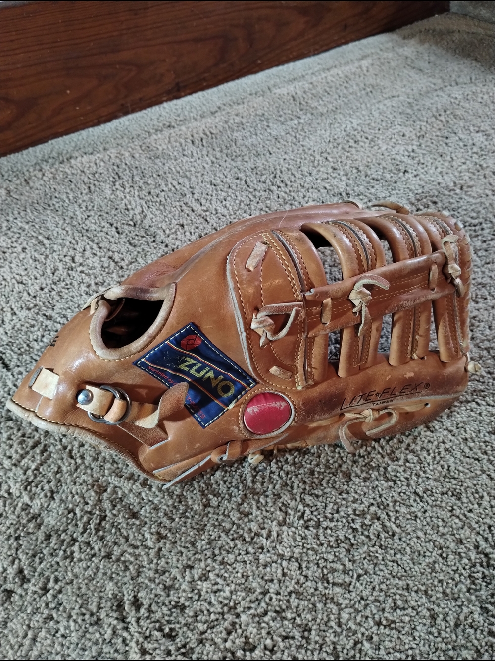 Vintage Mizuno Baseball Glove